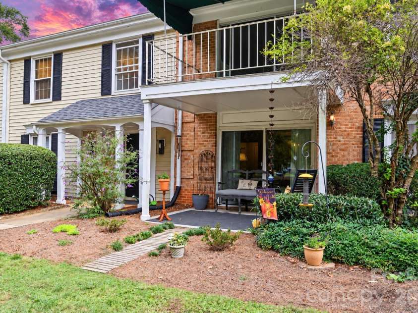 8303 Meadow Lakes Drive, Charlotte, NC 28210.  MLS# CAR4433344, YatesRealty ID 56332. 