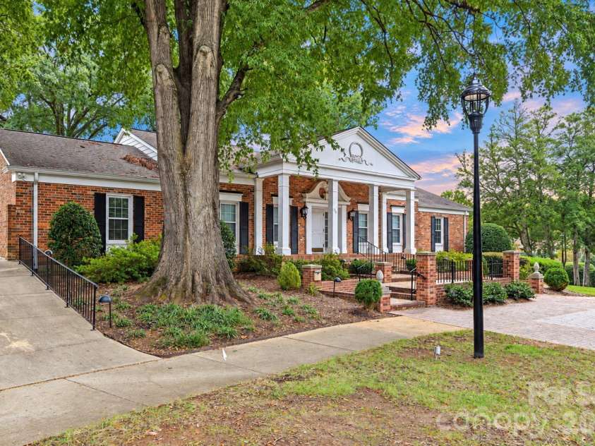 8303 Meadow Lakes Drive, Charlotte, NC 28210.  MLS# CAR4433344, YatesRealty ID 56332. 