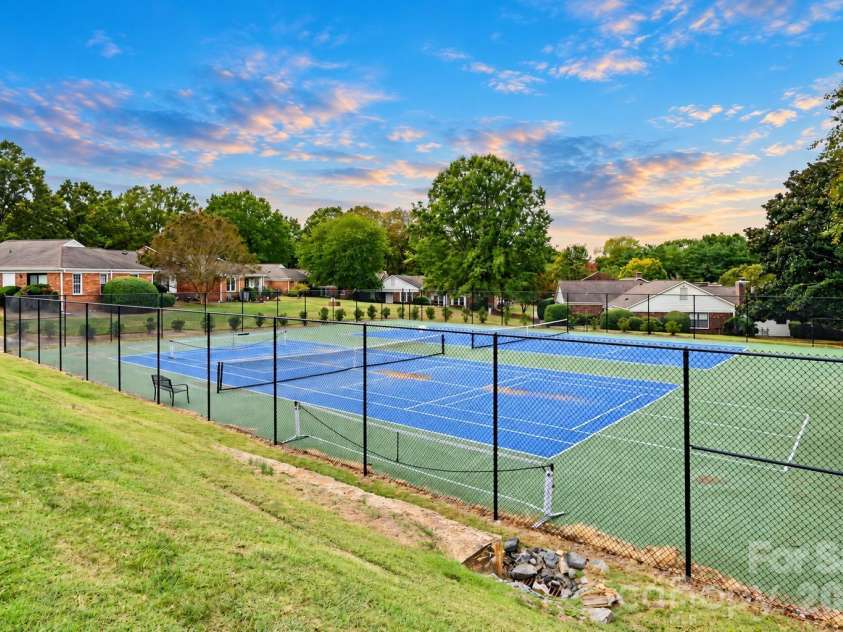 8303 Meadow Lakes Drive, Charlotte, NC 28210.  MLS# CAR4433344, YatesRealty ID 56332. 
