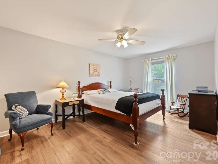 8303 Meadow Lakes Drive, Charlotte, NC 28210.  MLS# CAR4433344, YatesRealty ID 56332. Primary Bed
