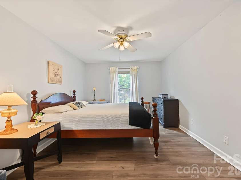 8303 Meadow Lakes Drive, Charlotte, NC 28210.  MLS# CAR4433344, YatesRealty ID 56332. Primary Bed