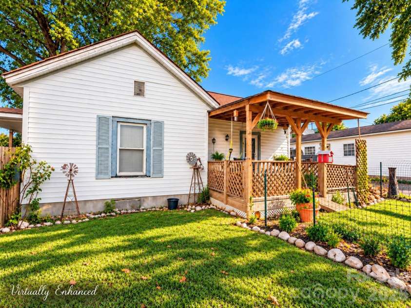 816 Grace Street, Kings Mountain, NC 28086.  MLS# CAR4432874, YatesRealty ID 56337. 