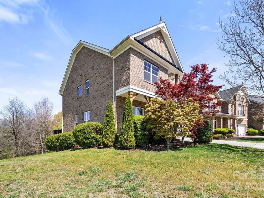 2251 Barrowcliffe Drive, Concord, NC 28027.  MLS# CAR4234536, YatesRealty ID 5634. 