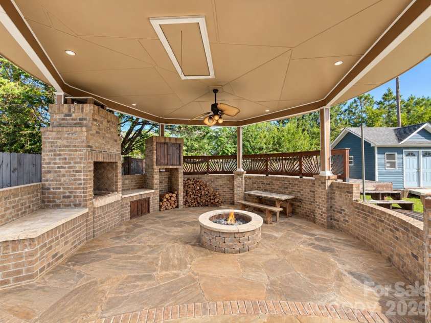 1320 Gretna Green Drive, Charlotte, NC 28217.  MLS# CAR4433954, YatesRealty ID 56345. 