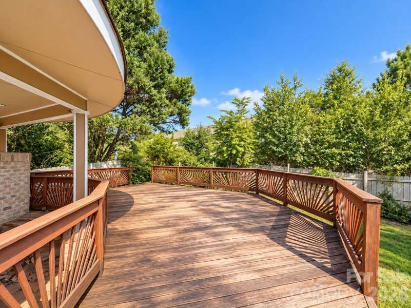 1320 Gretna Green Drive, Charlotte, NC 28217.  MLS# CAR4433954, YatesRealty ID 56345. 