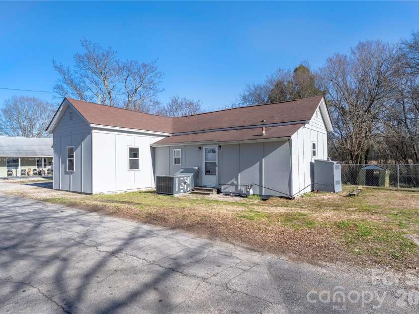 528 6th Street, Chester, SC 29706.  MLS# CAR4283348, YatesRealty ID 5635. 