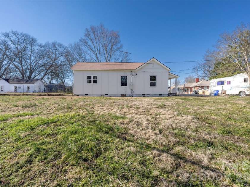 528 6th Street, Chester, SC 29706.  MLS# CAR4283348, YatesRealty ID 5635. 