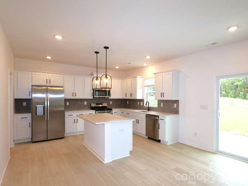 636 Willoughby Park Drive, Monroe, NC 28112.  MLS# CAR4434162, YatesRealty ID 56350. Kitchen
