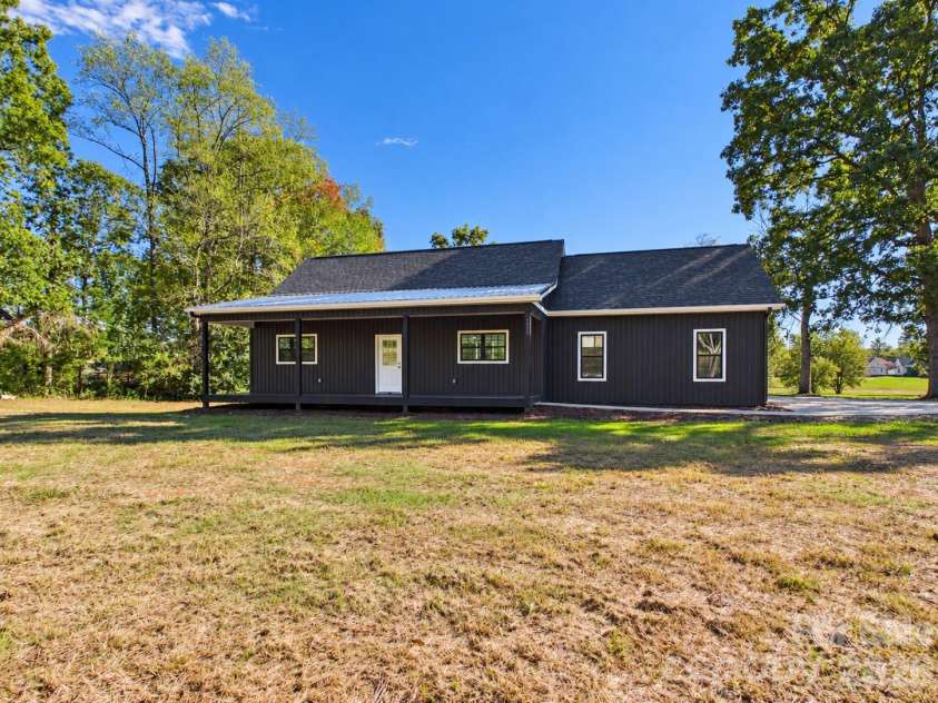 311 Falls Avenue, Granite Falls, NC 28630.  MLS# CAR4434064, YatesRealty ID 56352. 