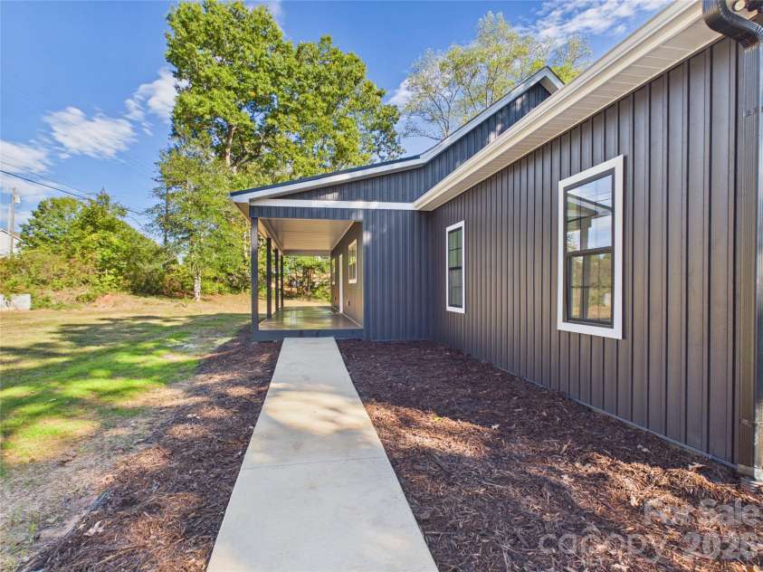 311 Falls Avenue, Granite Falls, NC 28630.  MLS# CAR4434064, YatesRealty ID 56352. 