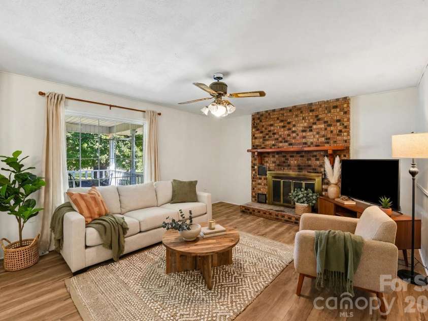 1260 Russell Road, Rock Hill, SC 29732.  MLS# CAR4434171, YatesRealty ID 56353. 