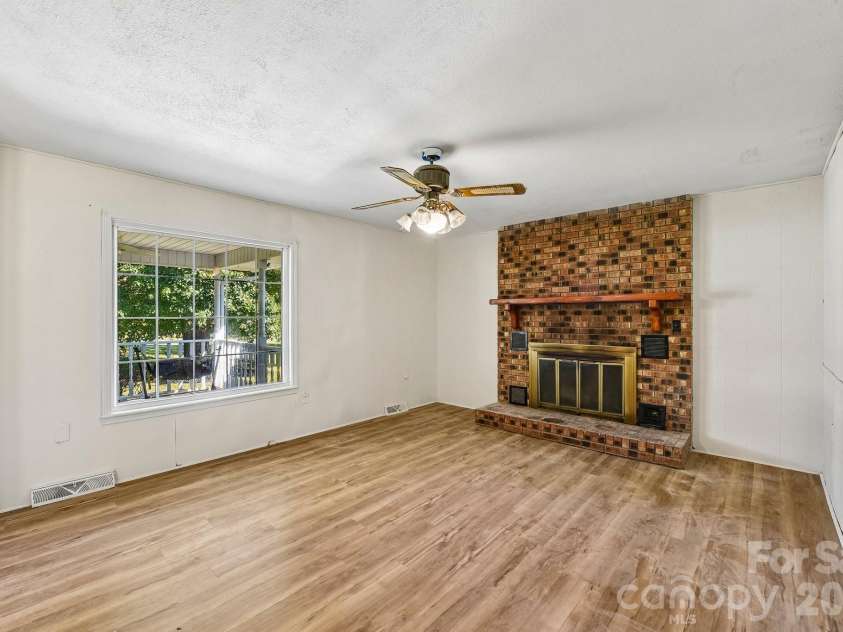 1260 Russell Road, Rock Hill, SC 29732.  MLS# CAR4434171, YatesRealty ID 56353. 