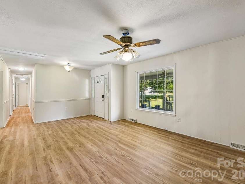 1260 Russell Road, Rock Hill, SC 29732.  MLS# CAR4434171, YatesRealty ID 56353. 