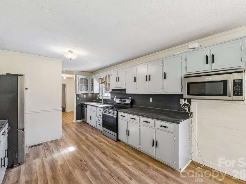 1260 Russell Road, Rock Hill, SC 29732.  MLS# CAR4434171, YatesRealty ID 56353. 
