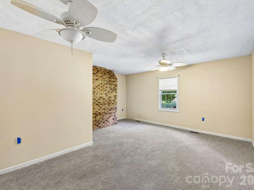1260 Russell Road, Rock Hill, SC 29732.  MLS# CAR4434171, YatesRealty ID 56353. 