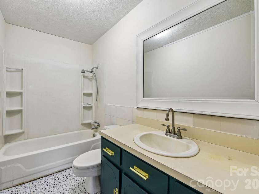 1260 Russell Road, Rock Hill, SC 29732.  MLS# CAR4434171, YatesRealty ID 56353. 