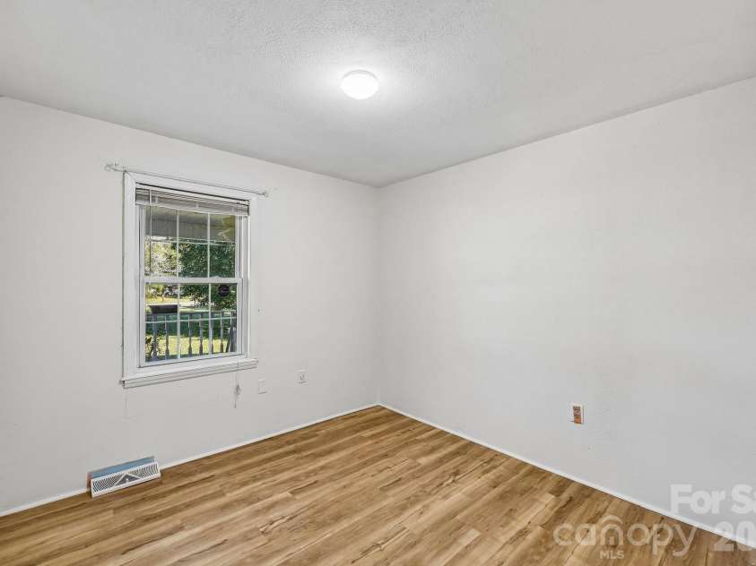 1260 Russell Road, Rock Hill, SC 29732.  MLS# CAR4434171, YatesRealty ID 56353. 