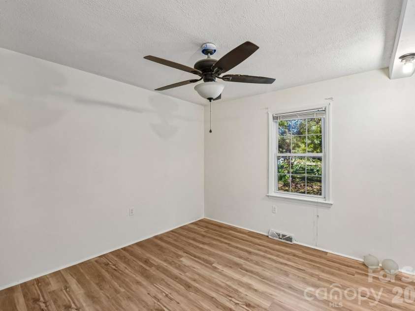 1260 Russell Road, Rock Hill, SC 29732.  MLS# CAR4434171, YatesRealty ID 56353. 