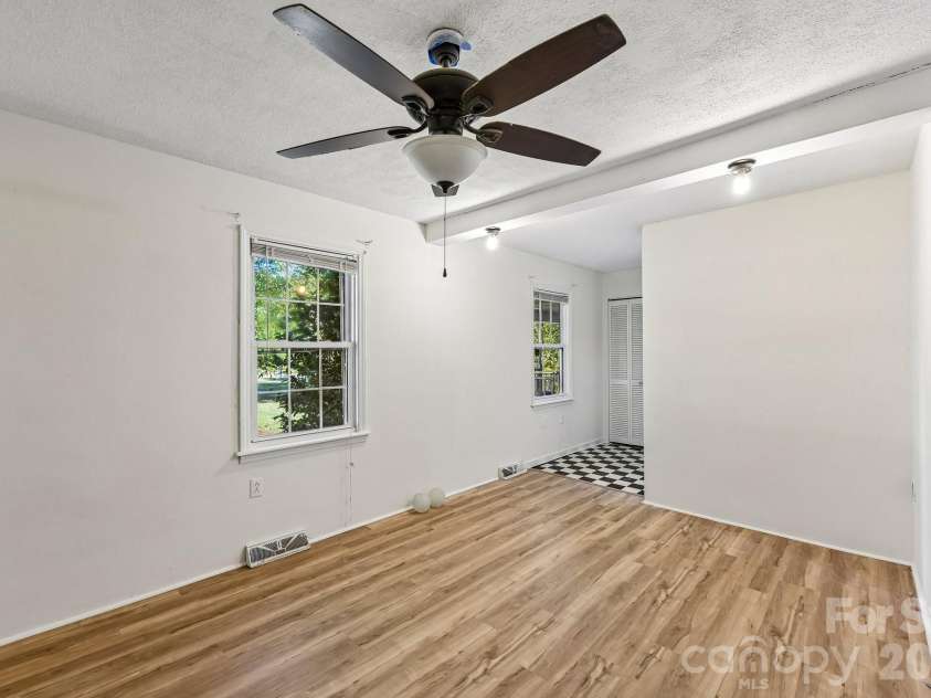 1260 Russell Road, Rock Hill, SC 29732.  MLS# CAR4434171, YatesRealty ID 56353. 