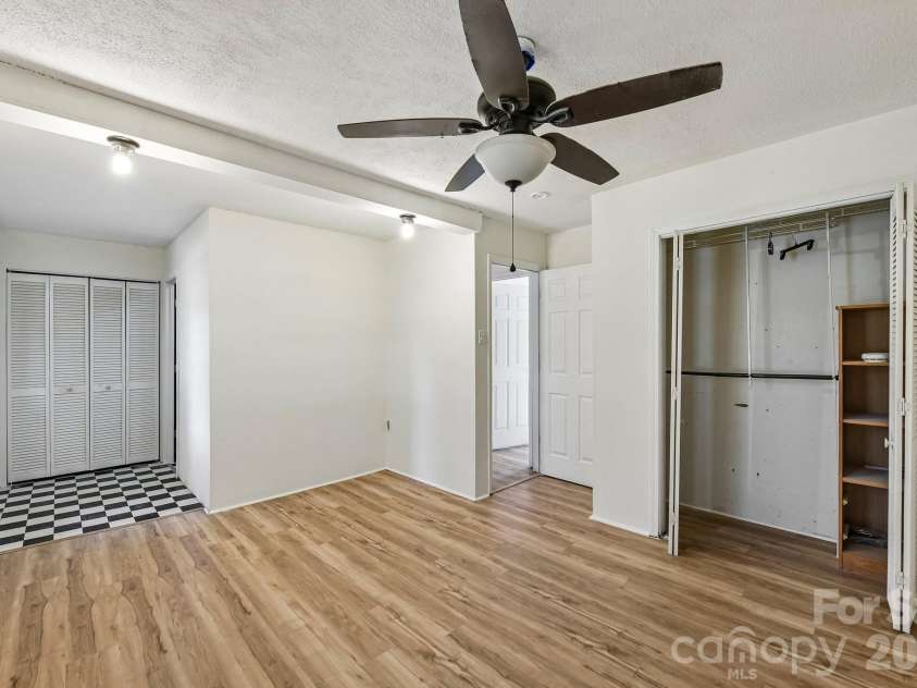 1260 Russell Road, Rock Hill, SC 29732.  MLS# CAR4434171, YatesRealty ID 56353. 