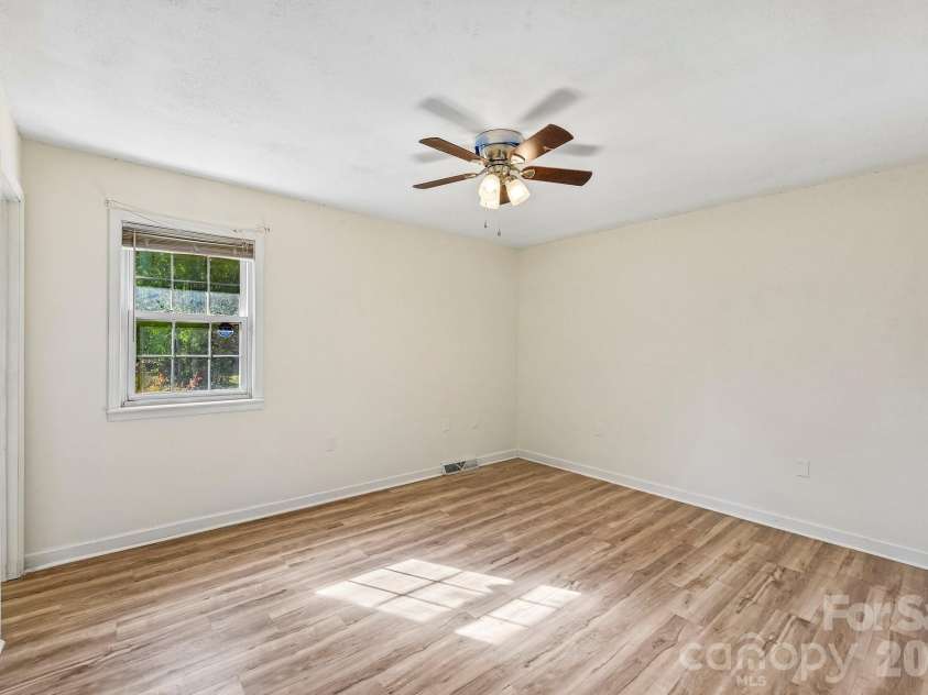 1260 Russell Road, Rock Hill, SC 29732.  MLS# CAR4434171, YatesRealty ID 56353. 