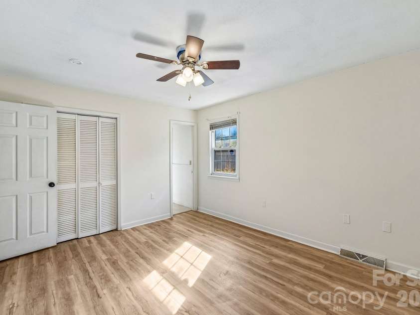 1260 Russell Road, Rock Hill, SC 29732.  MLS# CAR4434171, YatesRealty ID 56353. 