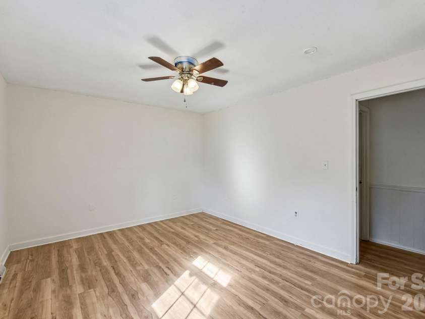 1260 Russell Road, Rock Hill, SC 29732.  MLS# CAR4434171, YatesRealty ID 56353. 