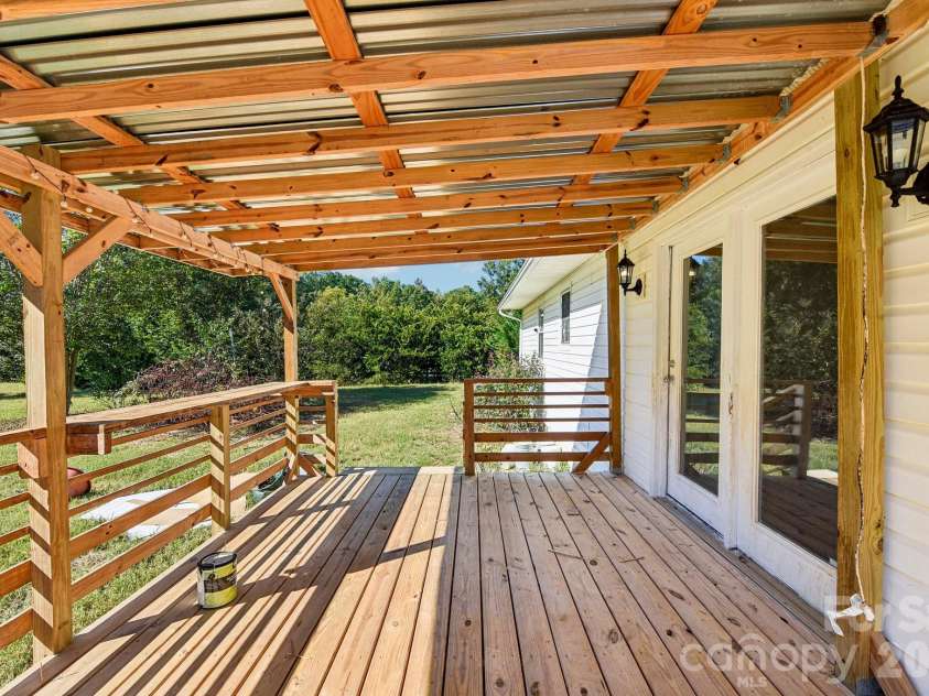 1260 Russell Road, Rock Hill, SC 29732.  MLS# CAR4434171, YatesRealty ID 56353. 