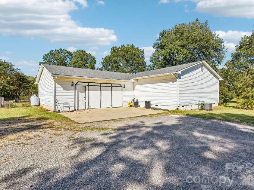 1260 Russell Road, Rock Hill, SC 29732.  MLS# CAR4434171, YatesRealty ID 56353. 