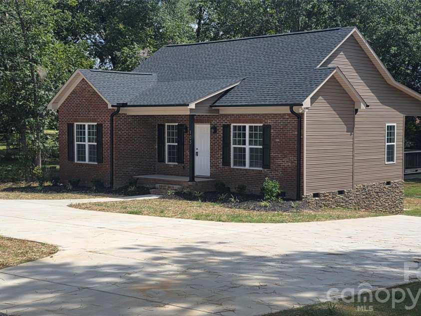 103 Saint Michael Avenue, Great Falls, SC 29055.  MLS# CAR4433828, YatesRealty ID 56356. 