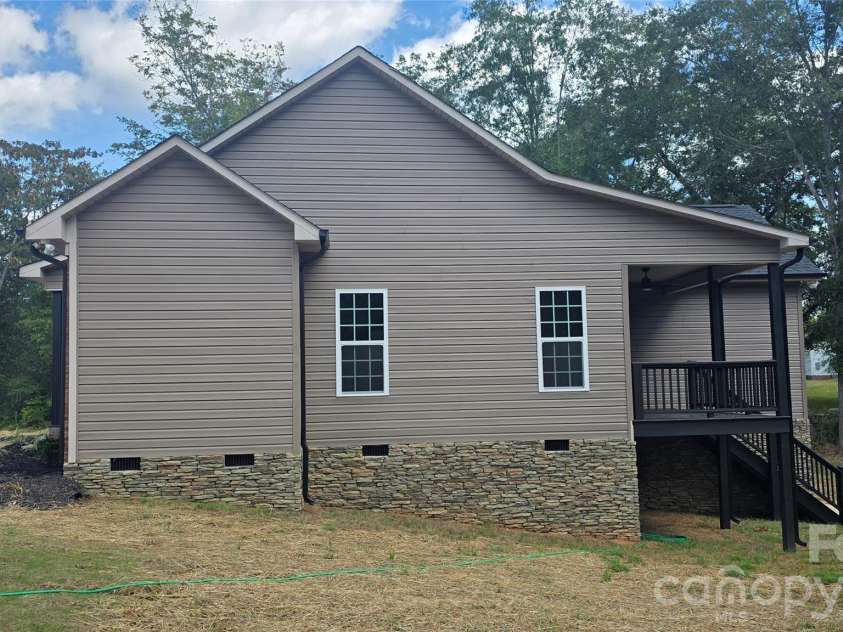103 Saint Michael Avenue, Great Falls, SC 29055.  MLS# CAR4433828, YatesRealty ID 56356. 