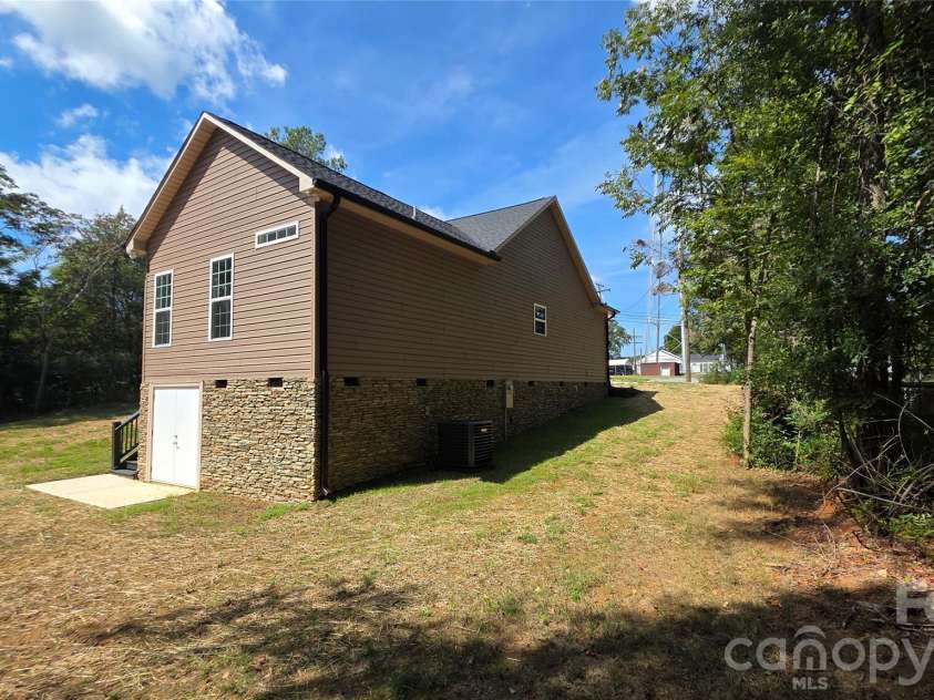 103 Saint Michael Avenue, Great Falls, SC 29055.  MLS# CAR4433828, YatesRealty ID 56356. 