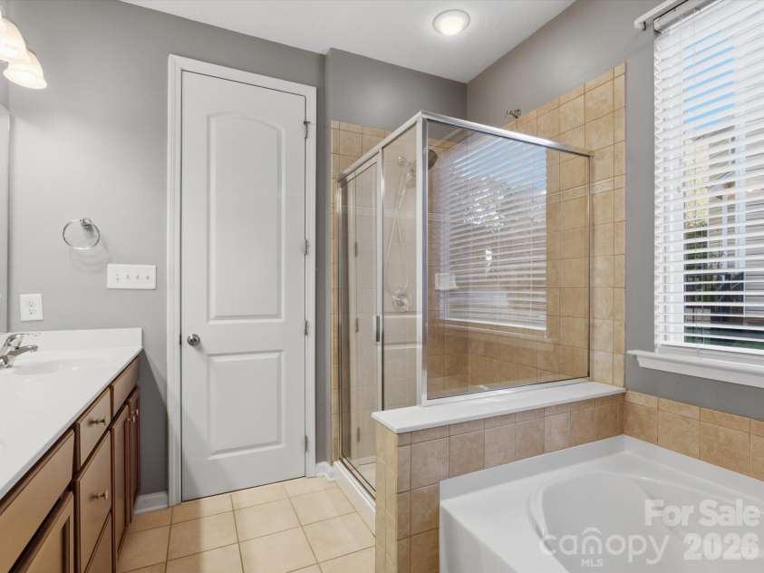 15110 Reminisce Lane, Charlotte, NC 28278.  MLS# CAR4434079, YatesRealty ID 56357. Primary Bath