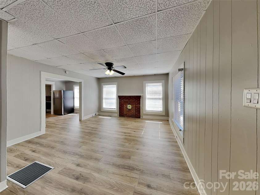 404 Mills Avenue, Mooresville, NC 28115.  MLS# CAR4434204, YatesRealty ID 56359. 