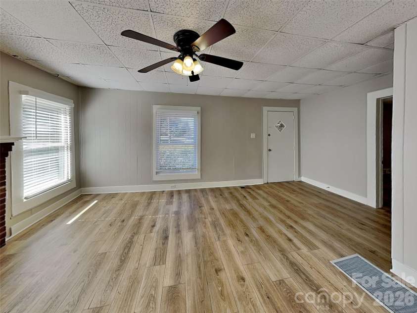 404 Mills Avenue, Mooresville, NC 28115.  MLS# CAR4434204, YatesRealty ID 56359. 