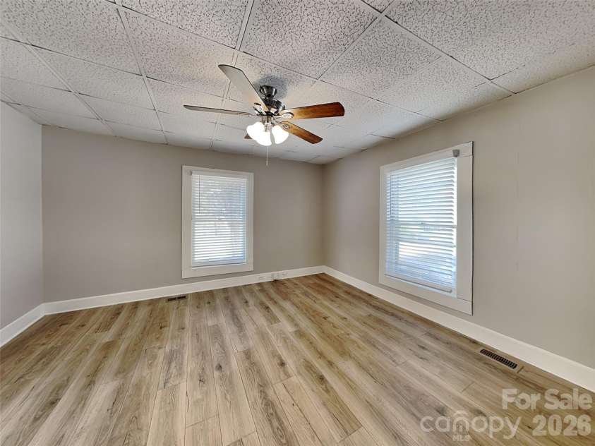 404 Mills Avenue, Mooresville, NC 28115.  MLS# CAR4434204, YatesRealty ID 56359. 