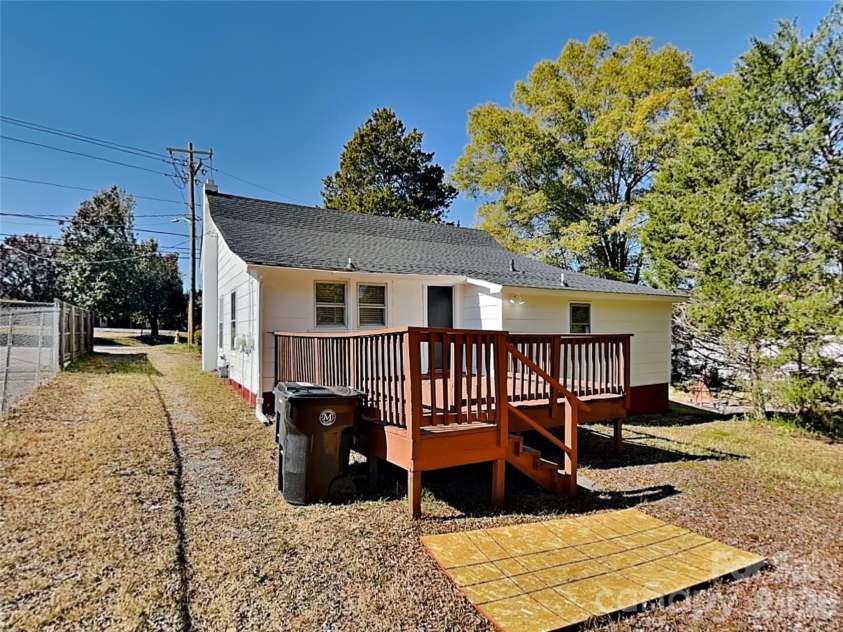 404 Mills Avenue, Mooresville, NC 28115.  MLS# CAR4434204, YatesRealty ID 56359. 