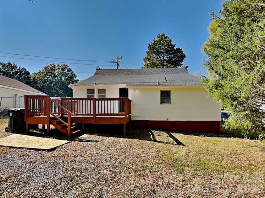 404 Mills Avenue, Mooresville, NC 28115.  MLS# CAR4434204, YatesRealty ID 56359. 