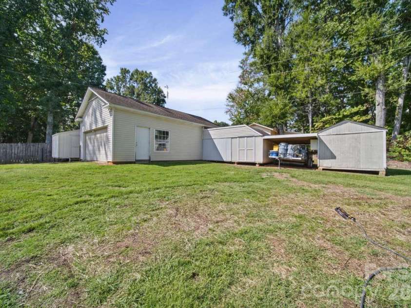 7301 Pine Lake Lane, Mint Hill, NC 28227.  MLS# CAR4434053, YatesRealty ID 56360. 