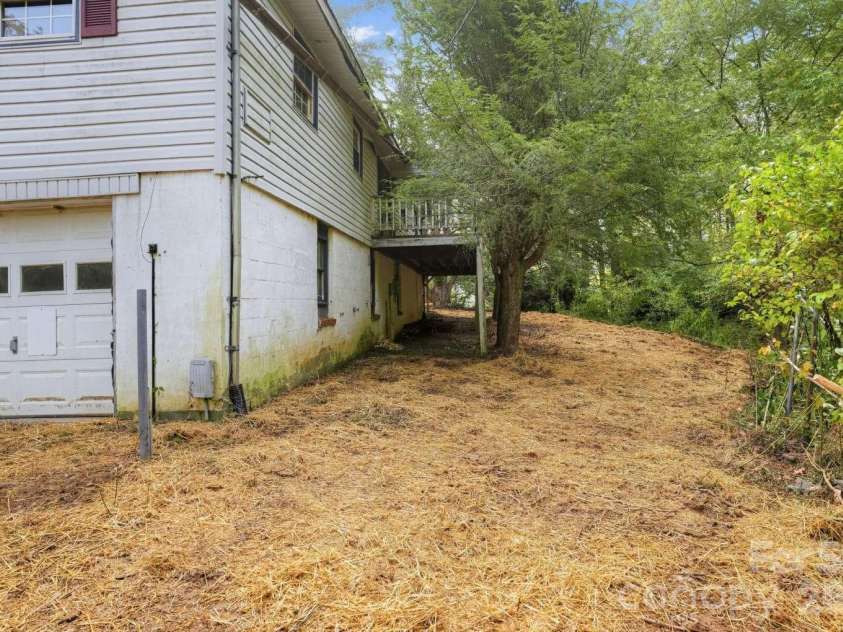 2131 Deep Ford Road, Lansing, NC 28643.  MLS# CAR4434130, YatesRealty ID 56364. 
