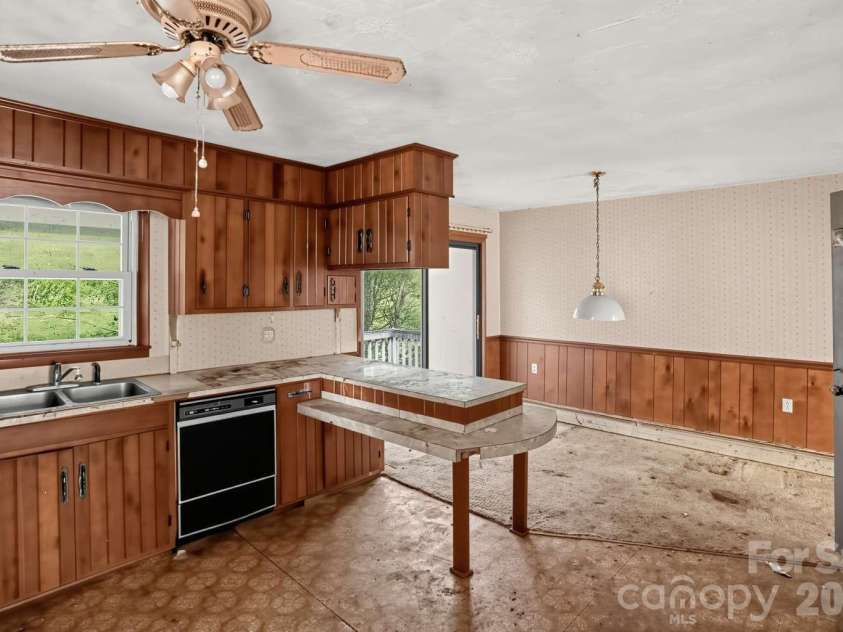 2131 Deep Ford Road, Lansing, NC 28643.  MLS# CAR4434130, YatesRealty ID 56364. 