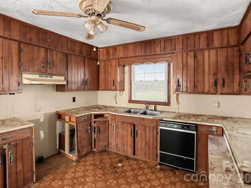 2131 Deep Ford Road, Lansing, NC 28643.  MLS# CAR4434130, YatesRealty ID 56364. 