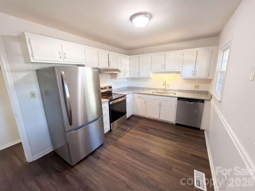 1810 Sabrina Court, Charlotte, NC 28210.  MLS# CAR4434248, YatesRealty ID 56368. 