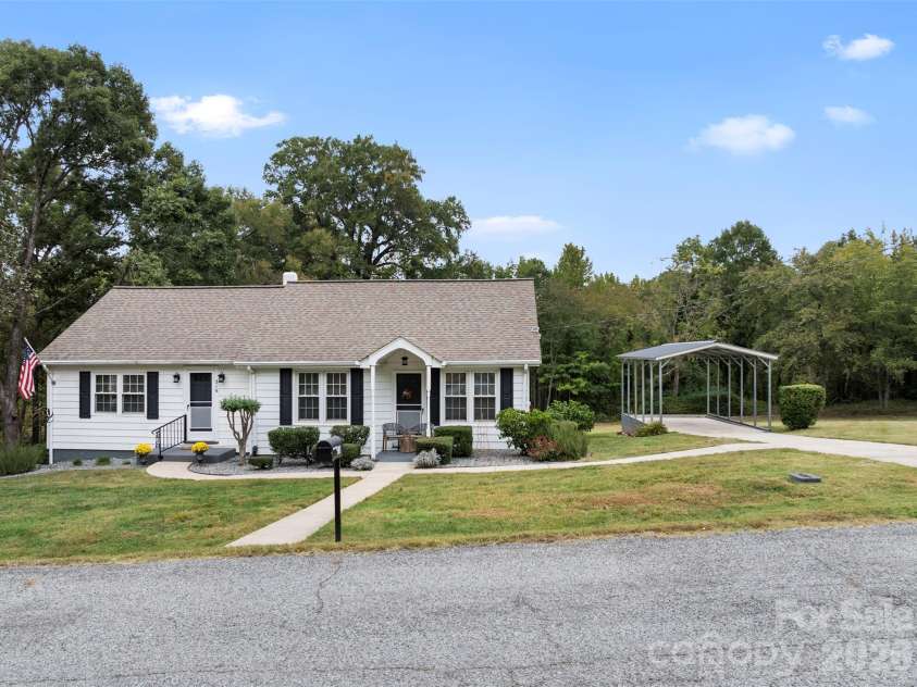 316 2nd Street, Denton, NC 27239.  MLS# CAR4434249, YatesRealty ID 56369. 