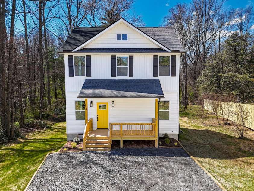 174 Atwood Drive, Hendersonville, NC 28792.  MLS# CAR4333837, YatesRealty ID 5637. 