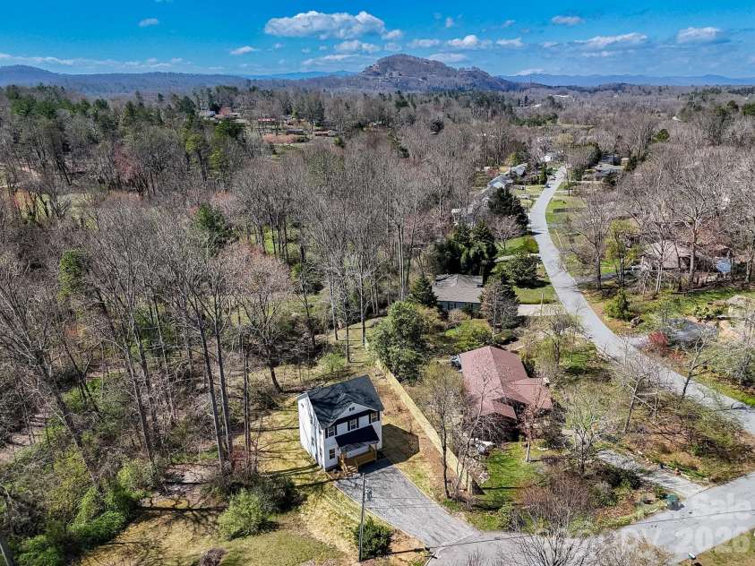 174 Atwood Drive, Hendersonville, NC 28792.  MLS# CAR4333837, YatesRealty ID 5637. 