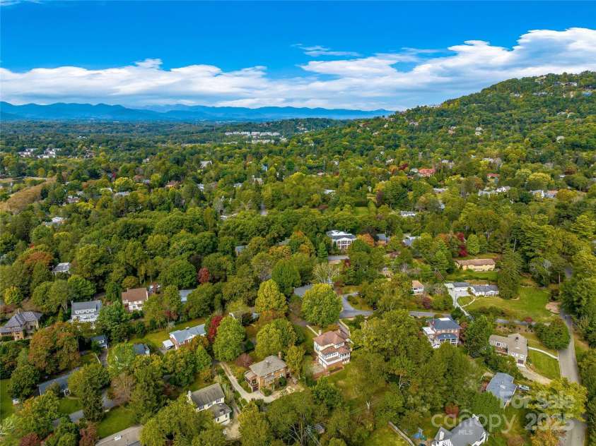 8 Kensington Road, Asheville, NC 28804.  MLS# CAR4243586, YatesRealty ID 5637. 
