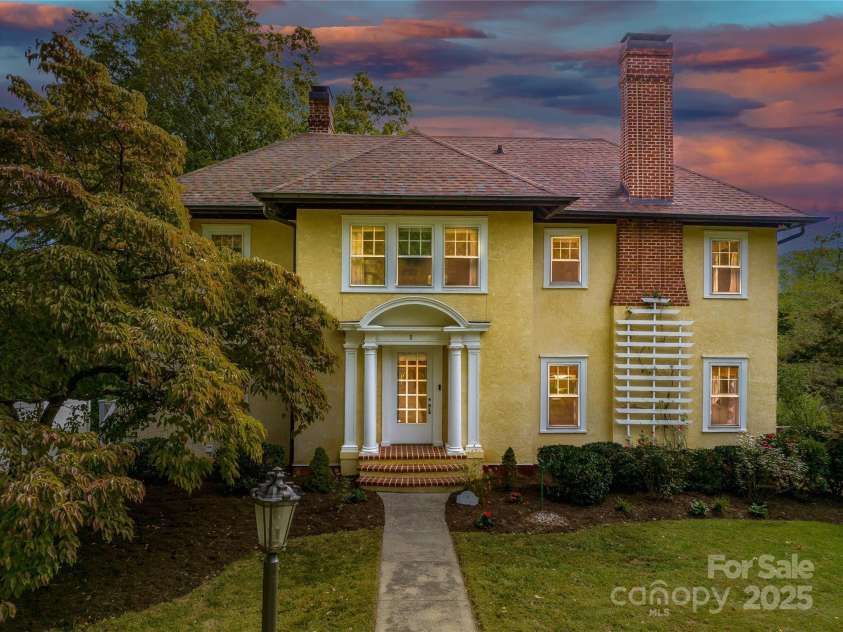 8 Kensington Road, Asheville, NC 28804.  MLS# CAR4243586, YatesRealty ID 5637. 