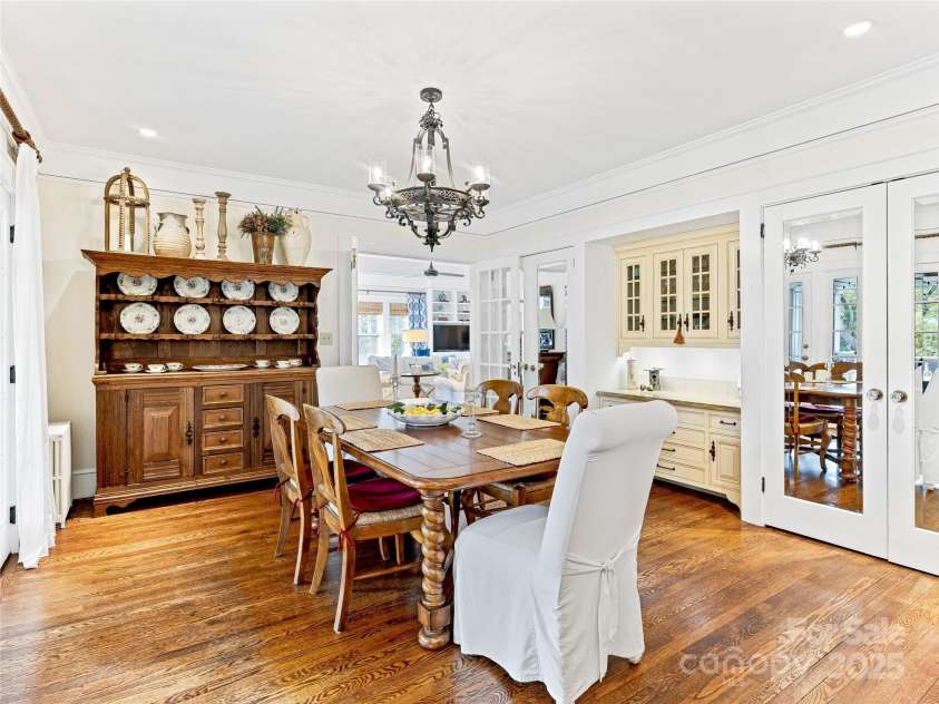 8 Kensington Road, Asheville, NC 28804.  MLS# CAR4243586, YatesRealty ID 5637. 