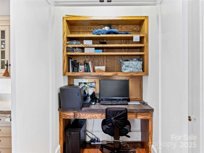 8 Kensington Road, Asheville, NC 28804.  MLS# CAR4243586, YatesRealty ID 5637. 